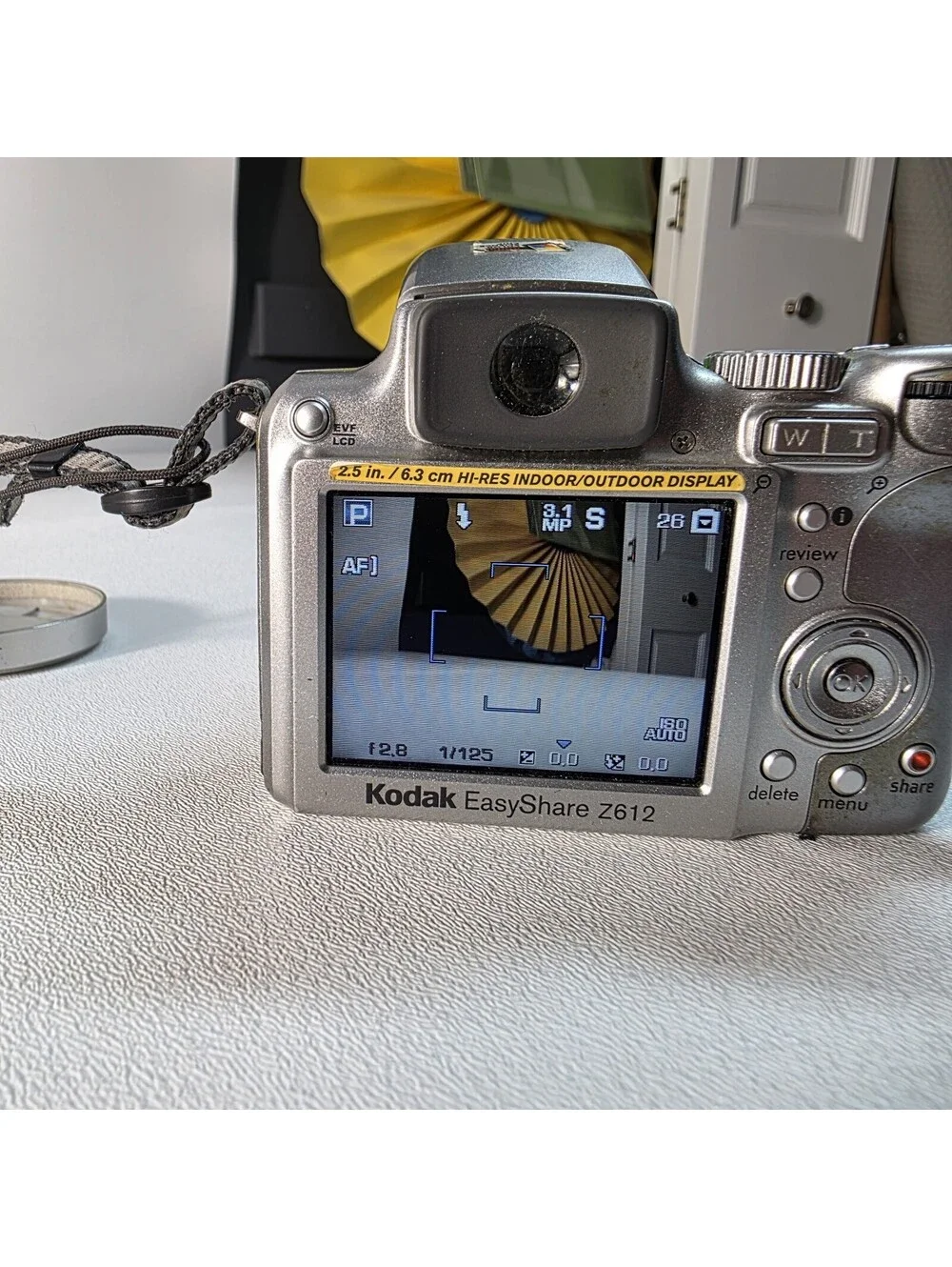 Kodak EasyShare Z612 6.1MP Digital Camera Silver FOR PARTS NO FLASH